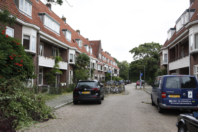 914445 Gezicht in de Ferdinand Bolstraat te Utrecht, uit het westen.